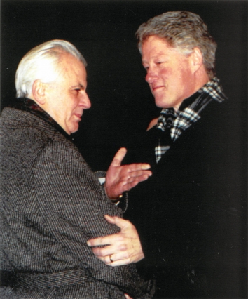 1994, January 12. AA. Kyiv, Ukraine. Ukrainian President Leonid Kravchuk, left, extends his hand in greeting to U.S. President Bill Clinton upon his arrival at Kyiv Airport. AP Photo by Efrem Lukatsky (Front)
