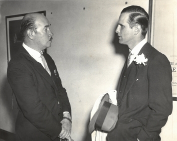 1939, August 5. BA. Port-Washington, New York. NEW WAY TO SURPRISE WIFE. Mr, Mills, sportsman and polo player, of Old Westbury, L.I., shown on the right as he chatted with Igor Sikorsky, noted plane designer, was one of the 20 passengers who left from here today for Europe aboard the Pan-American Airways American Clipper. Wide World Photo (Front)