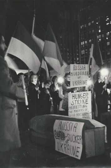 1971, October 30. FA. Chicago, Illinois. Ukrainian Student Organization’s all night vigil in the Civic Center Plasa, protesting from the Soviet-dominated campaign against Ukrainian writers, scholars, clergymen and workers. Chicago Sun-Times (Front)