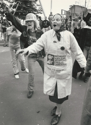 1982, October 29. BA. Detroit, Michigan. Reva Gruich, 82, a native of Ukraine living the U.S. for 60 years, is among the demonstrators supporting nuclear weapons freeze. Free Press Photo by David C. Turnley (Front)