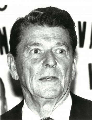 1980, June 19. AA. New York, New York. Republican presidential aspirant Ronald Reagan at a reception sponsored by the Ukrainian National Association in New York. UPI Photo by Mark Vodofsky (Front)