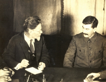 1933, October 20. AA. Moscow, Soviet Russia. JOSEPH STALIN WITH KALININ. RUSSIA WILL REVEAL NEGOTIATIONS FOR RECOGNITION. International News Photo (Front)