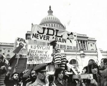 1973, June 17. AA. Washington, District of Columbia. The demonstrators gathered at the Capitol to urge Soviet leader Leonid Brezhnev to permit Jews to emigrate freely from the Soviet Union. AP Wirephoto (Front) 