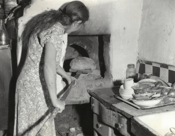 1939, November 10, 1939. BA. Soviet Ukraine. OVEN IN EVERY HOUSE. One tie with the old life in Ukraine is the oven built into every house. Each family bakes its own bread. ACME Photo (Front)