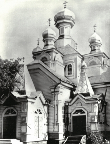 1974, January 4. AA. Zhytomyr, Soviet Ukraine. CONGREGATION PLEADS FRO ITS CHURCH - A Russian Orthodox congregation in Zhytomir, Ukraine has appealed directly to Kremlin to save its church in an open letter to Communist Party Chief Leonid Brezhnev and other officials. AP Wirephoto (Front)