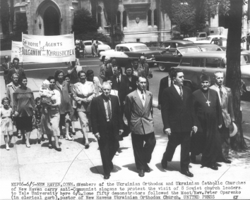 1956, June 5. AA. New Haven, Connecticut. Members of the Ukrainian Orthodox and Ukrainian Catholic churches of New Haven carry anti-Communist slogans to protest the visit of 8 Soviet church leaders to Yale University here. United Press (Front)