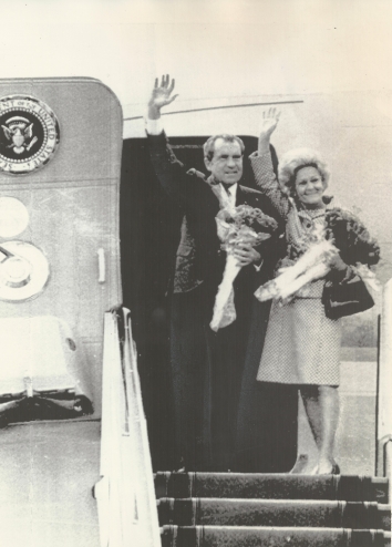 1972, May 30. HA. Kyiv, Soviet Ukraine. President and Mrs. Nixon waved Tuesday before entering the presidential jet at Kyiv for a trip Iran. UPI Photo (Front)
